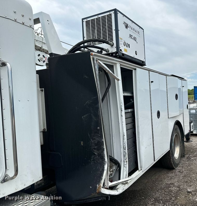 image for item DS6425 2008 Kenworth T370  utility / service truck