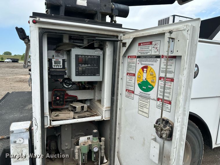 image for item DS6425 2008 Kenworth T370  utility / service truck