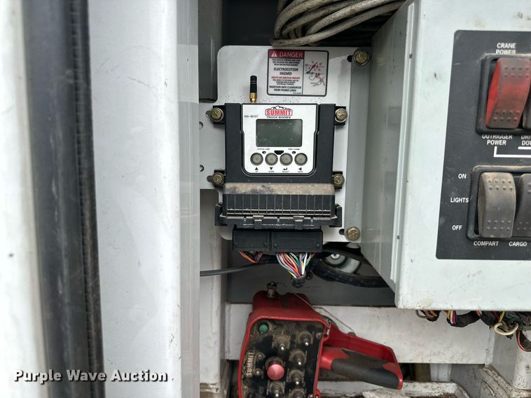 image for item DS6425 2008 Kenworth T370  utility / service truck