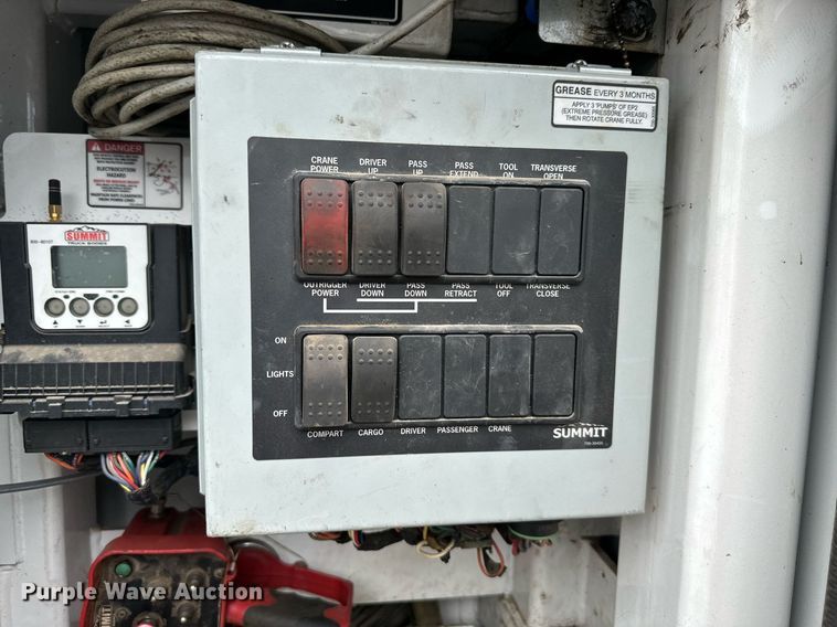 image for item DS6425 2008 Kenworth T370  utility / service truck