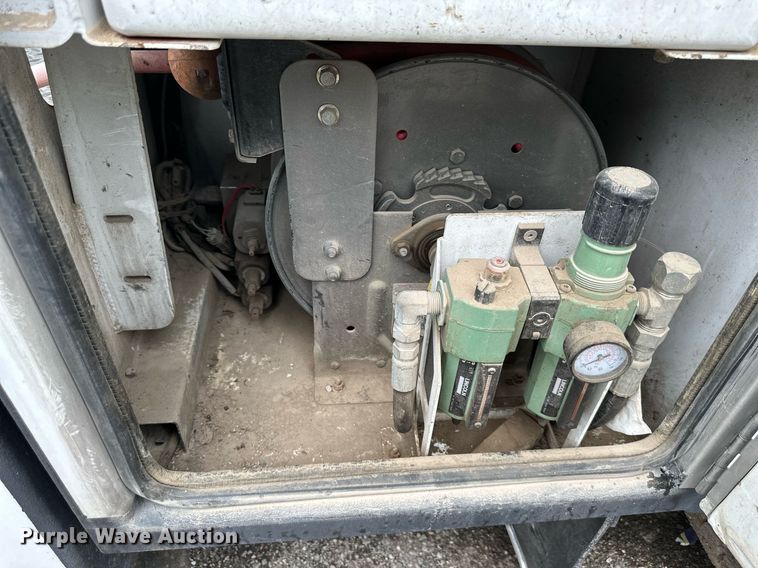 image for item DS6425 2008 Kenworth T370  utility / service truck