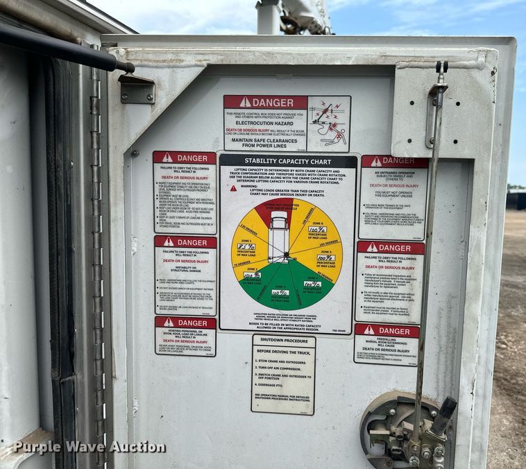 image for item DS6425 2008 Kenworth T370  utility / service truck