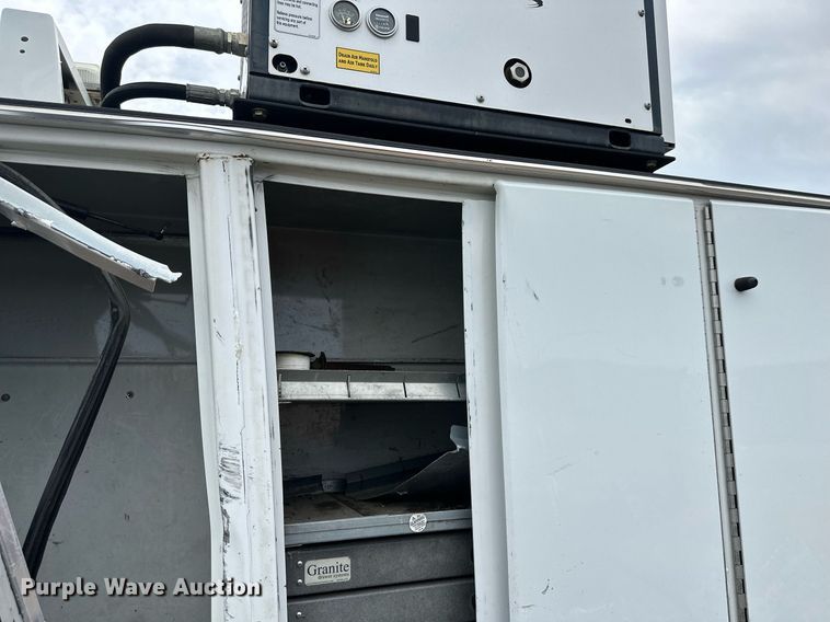 image for item DS6425 2008 Kenworth T370  utility / service truck