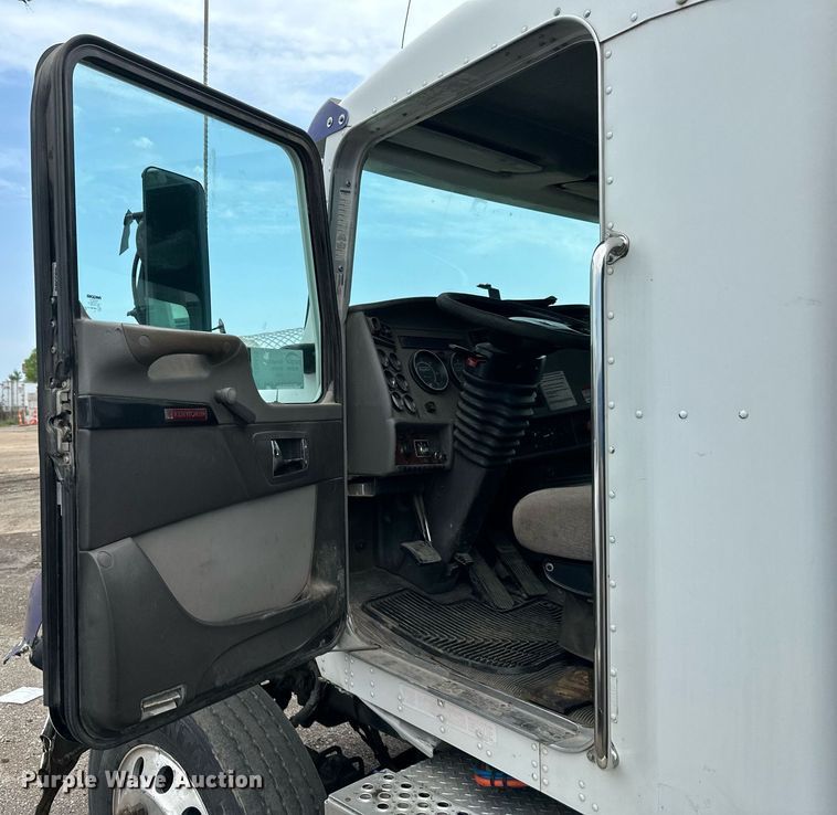 image for item DS6425 2008 Kenworth T370  utility / service truck