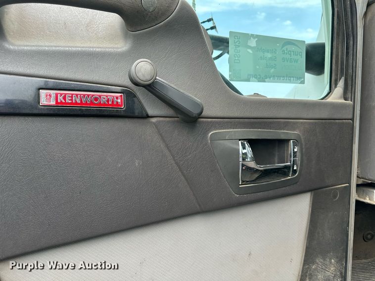 image for item DS6425 2008 Kenworth T370  utility / service truck