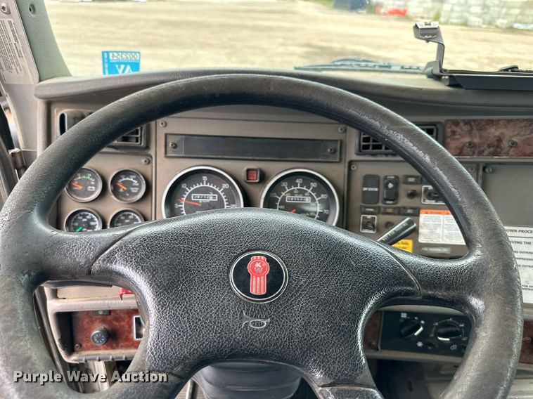 image for item DS6425 2008 Kenworth T370  utility / service truck