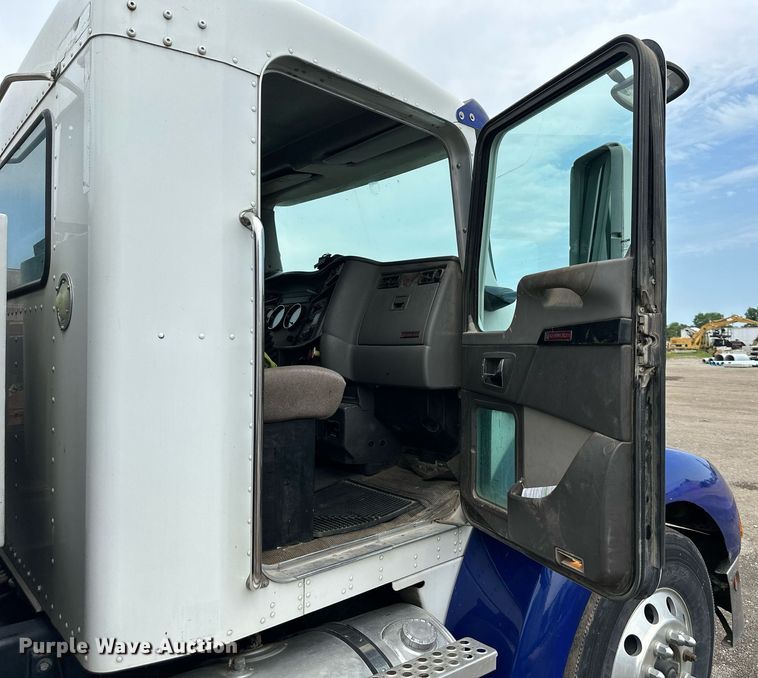 image for item DS6425 2008 Kenworth T370  utility / service truck