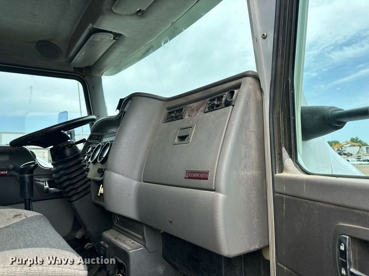 image for item DS6425 2008 Kenworth T370  utility / service truck