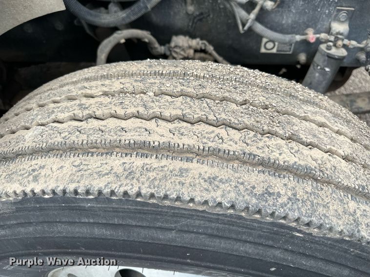 image for item DS6425 2008 Kenworth T370  utility / service truck