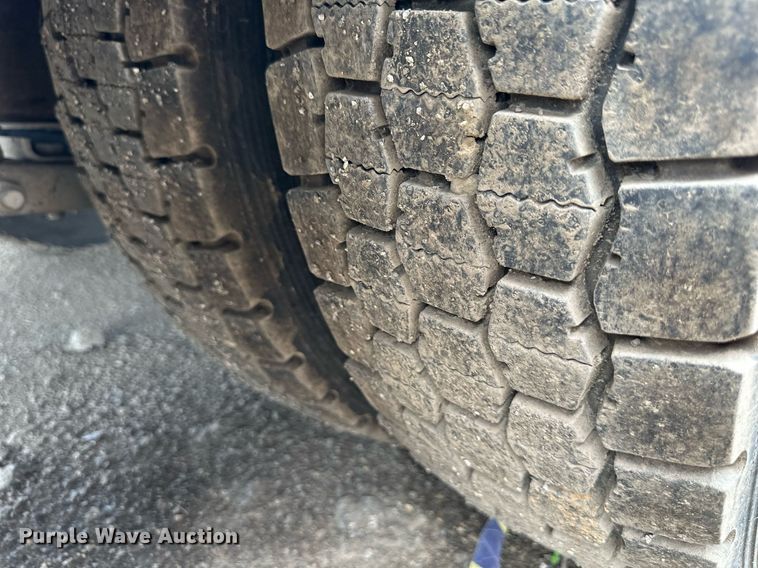 image for item DS6425 2008 Kenworth T370  utility / service truck