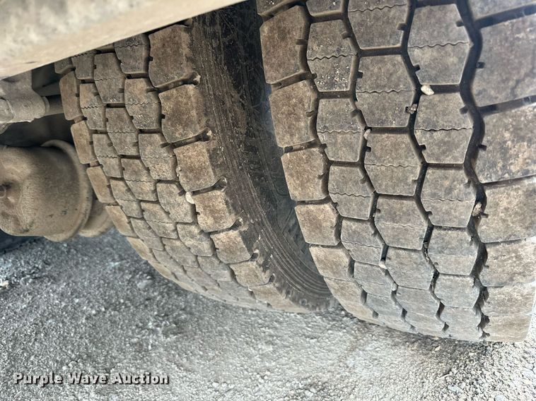 image for item DS6425 2008 Kenworth T370  utility / service truck