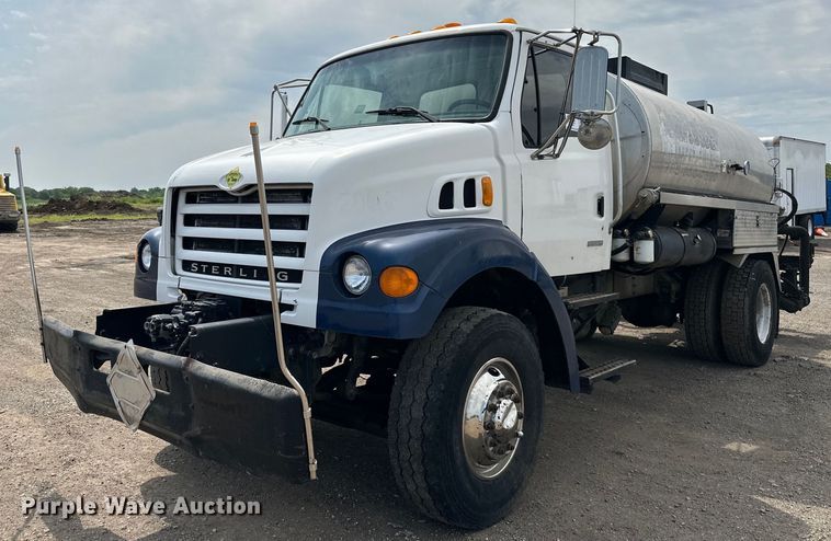 image for item DS6428 2002 Sterling L-Line  oil distributor truck