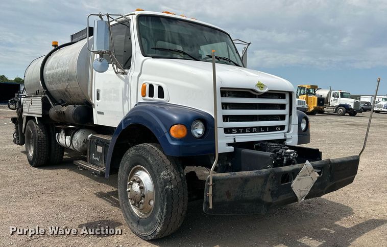 image for item DS6428 2002 Sterling L-Line  oil distributor truck