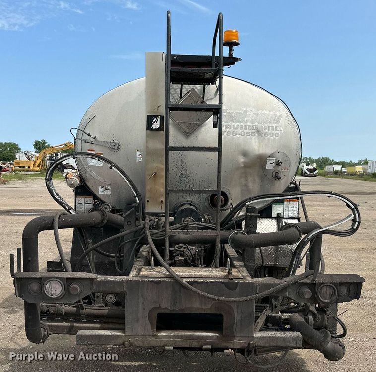 image for item DS6428 2002 Sterling L-Line  oil distributor truck