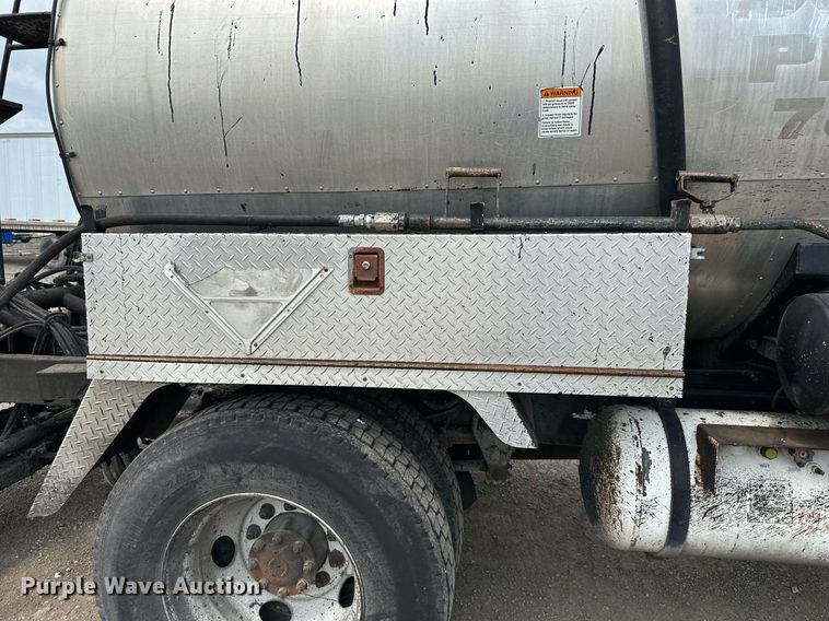 image for item DS6428 2002 Sterling L-Line  oil distributor truck