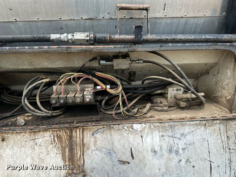 image for item DS6428 2002 Sterling L-Line  oil distributor truck