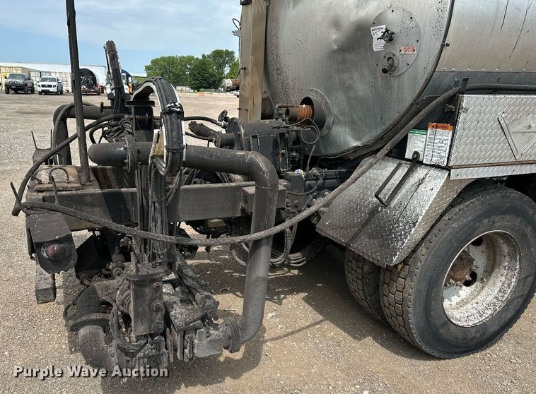 image for item DS6428 2002 Sterling L-Line  oil distributor truck