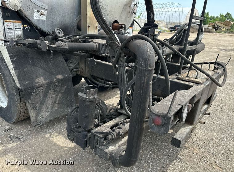 image for item DS6428 2002 Sterling L-Line  oil distributor truck