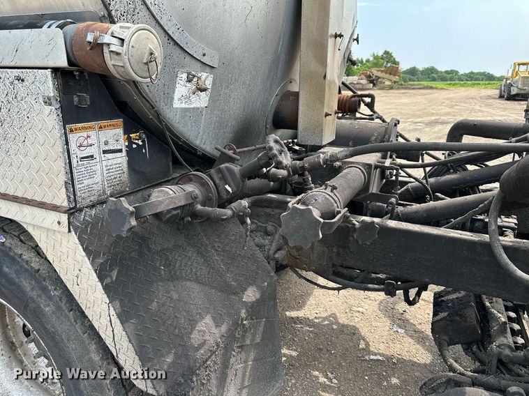 image for item DS6428 2002 Sterling L-Line  oil distributor truck