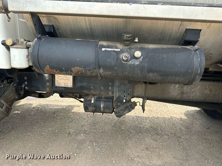 image for item DS6428 2002 Sterling L-Line  oil distributor truck