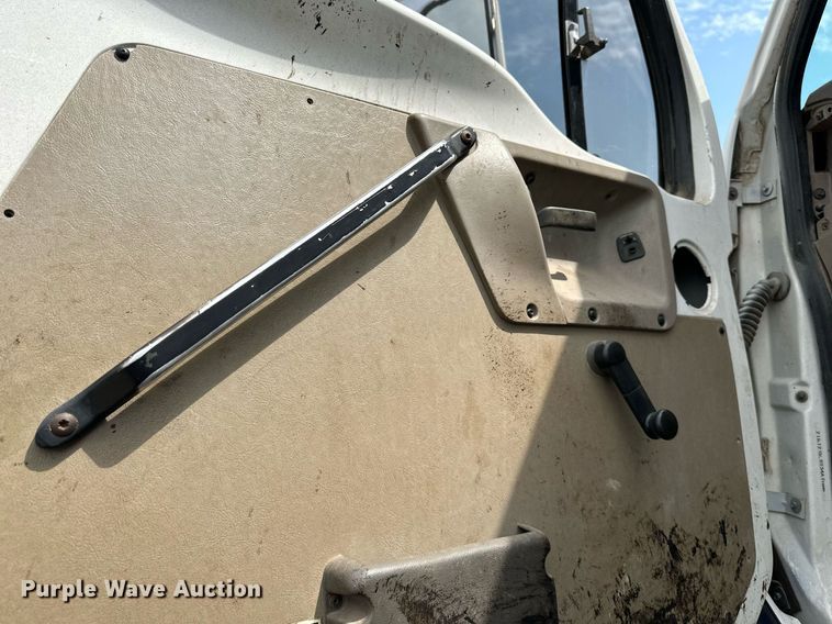 image for item DS6428 2002 Sterling L-Line  oil distributor truck