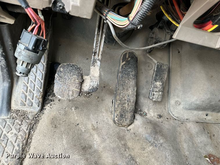 image for item DS6428 2002 Sterling L-Line  oil distributor truck