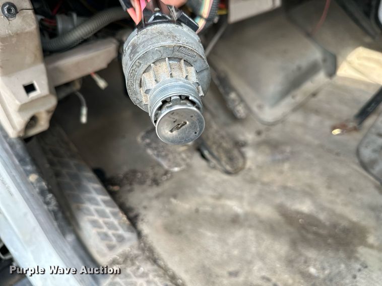 image for item DS6428 2002 Sterling L-Line  oil distributor truck