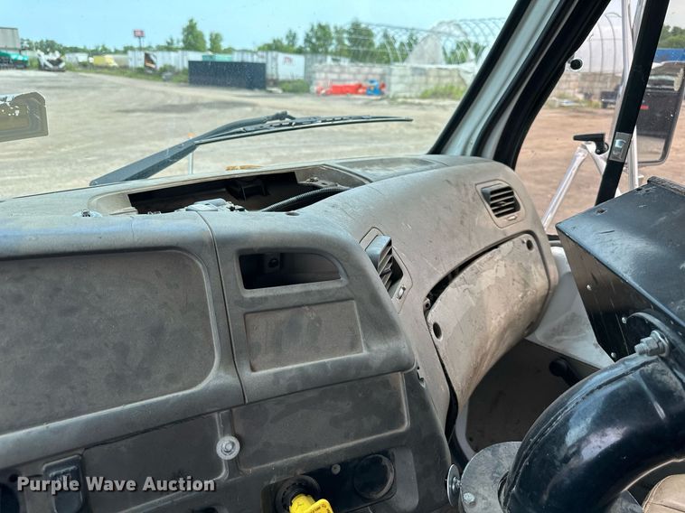 image for item DS6428 2002 Sterling L-Line  oil distributor truck