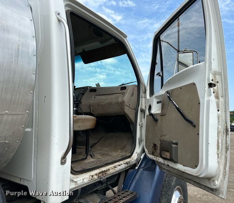 image for item DS6428 2002 Sterling L-Line  oil distributor truck