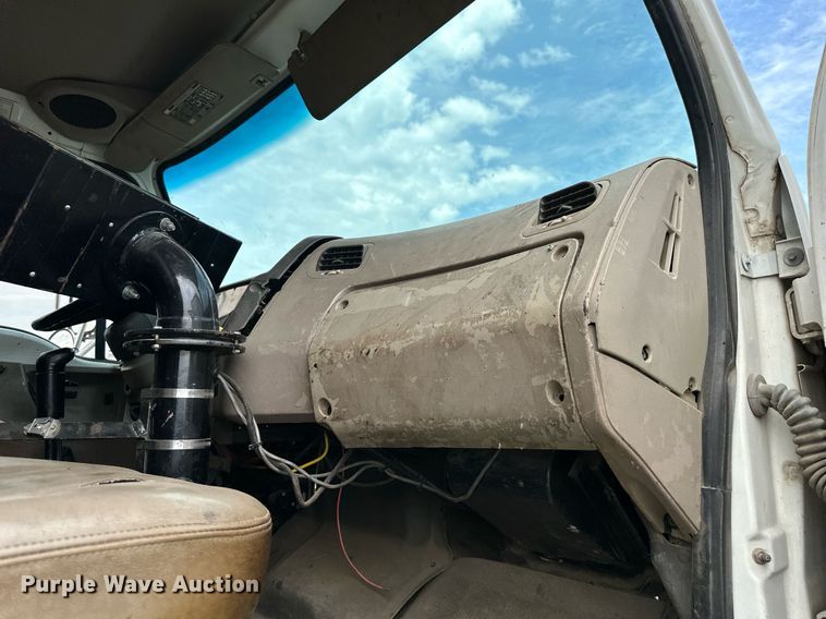 image for item DS6428 2002 Sterling L-Line  oil distributor truck