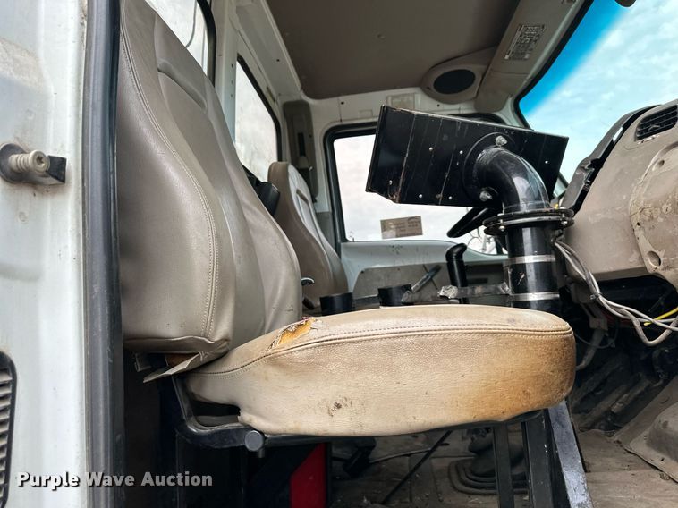 image for item DS6428 2002 Sterling L-Line  oil distributor truck