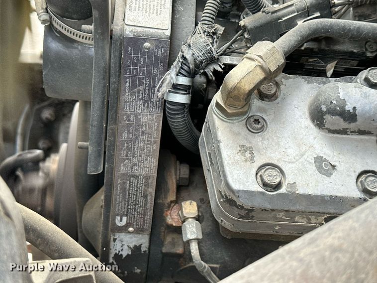 image for item DS6428 2002 Sterling L-Line  oil distributor truck