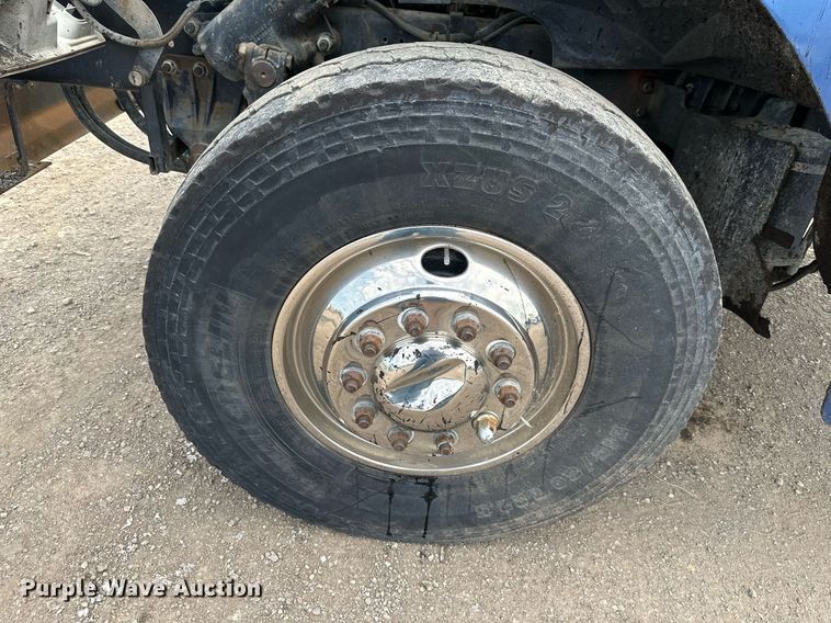 image for item DS6428 2002 Sterling L-Line  oil distributor truck