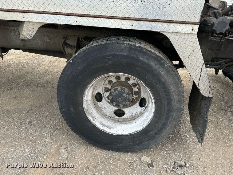 image for item DS6428 2002 Sterling L-Line  oil distributor truck