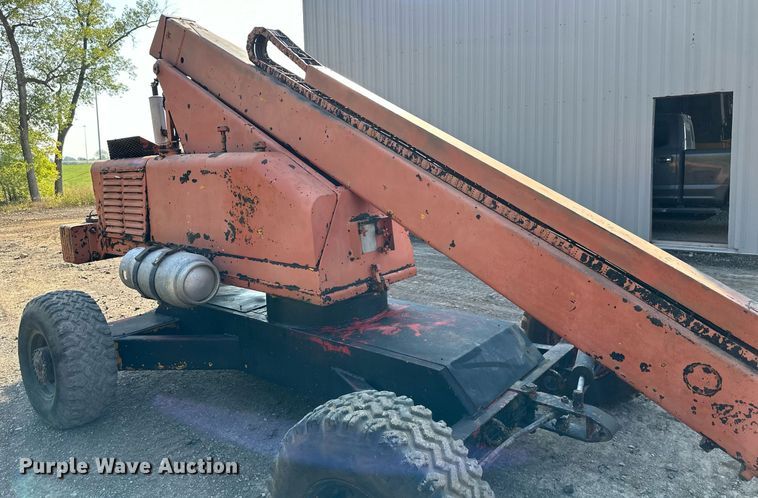 image for item DW2752 JLG 40F  boom lift