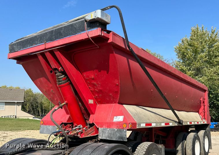 image for item DW2753 2001 L&M  end dump trailer