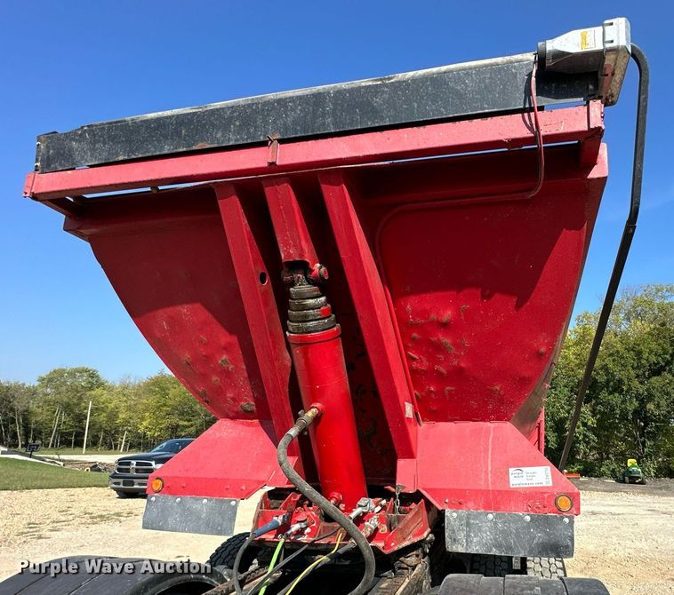 image for item DW2753 2001 L&M  end dump trailer