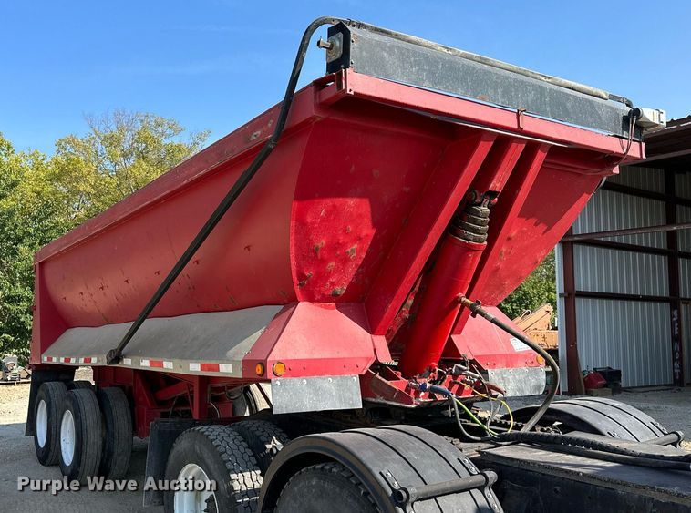 image for item DW2753 2001 L&M  end dump trailer