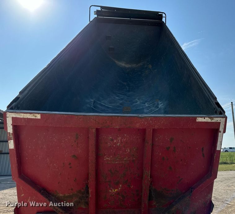 image for item DW2753 2001 L&M  end dump trailer