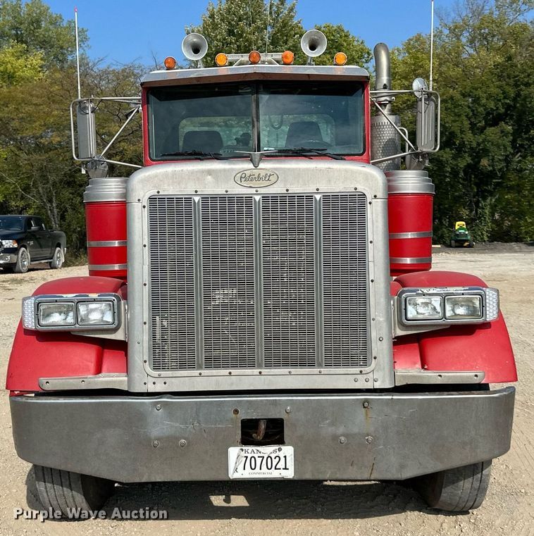 image for item DW2754 1999 Peterbilt 379  semi truck
