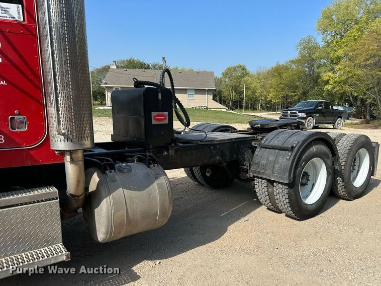 image for item DW2754 1999 Peterbilt 379  semi truck