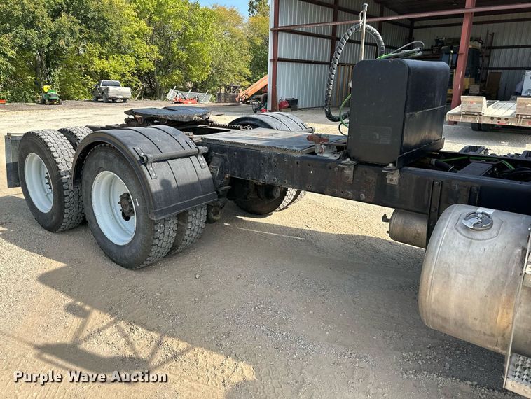 image for item DW2754 1999 Peterbilt 379  semi truck