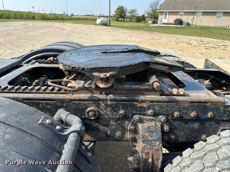 image for item DW2754 1999 Peterbilt 379  semi truck