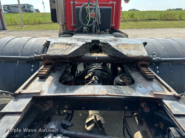 image for item DW2754 1999 Peterbilt 379  semi truck