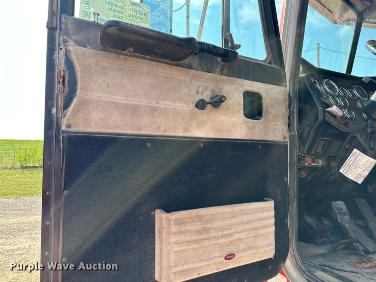 image for item DW2754 1999 Peterbilt 379  semi truck