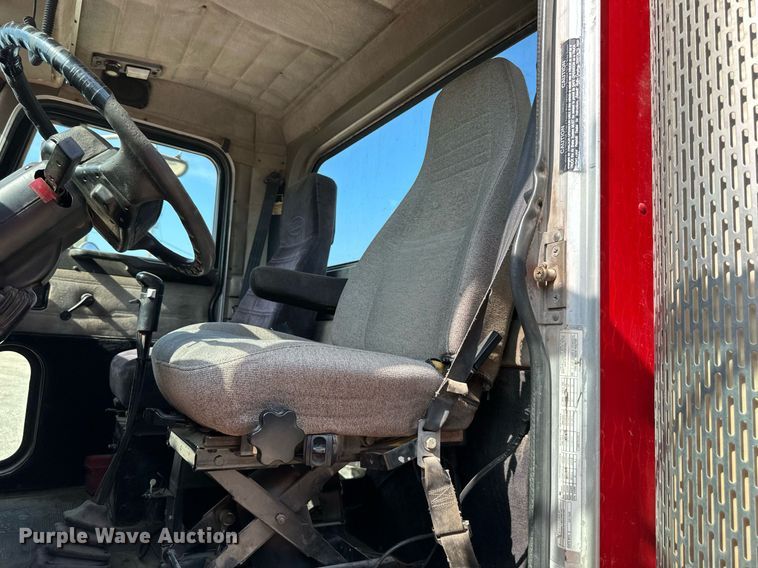 image for item DW2754 1999 Peterbilt 379  semi truck