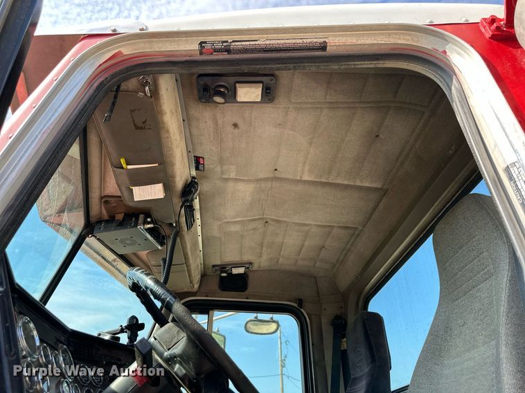 image for item DW2754 1999 Peterbilt 379  semi truck