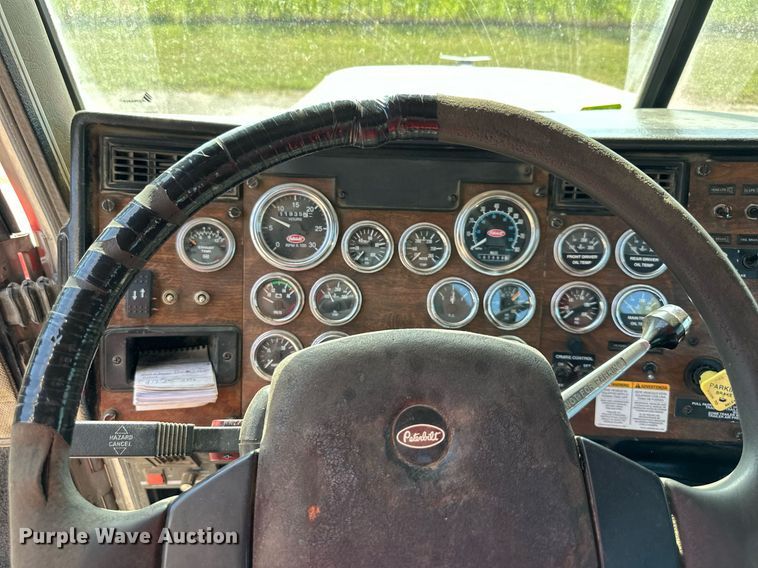image for item DW2754 1999 Peterbilt 379  semi truck