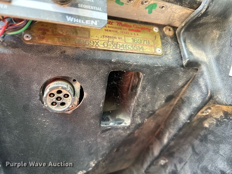 image for item DW2754 1999 Peterbilt 379  semi truck