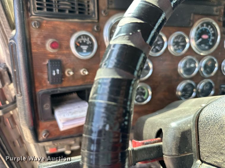 image for item DW2754 1999 Peterbilt 379  semi truck